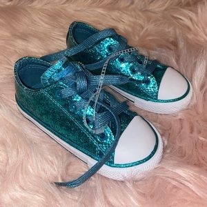 Brand New Low Top turquoise sparkly kid chucks Size 8